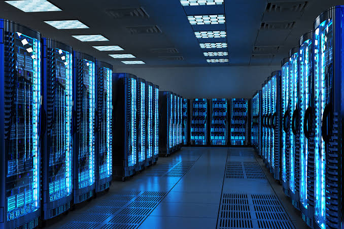 Data Centers - Pasillo de servidores y racks